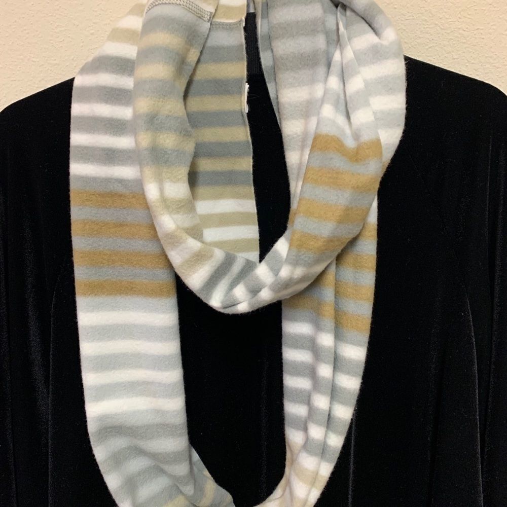 Soft cuddly scarf